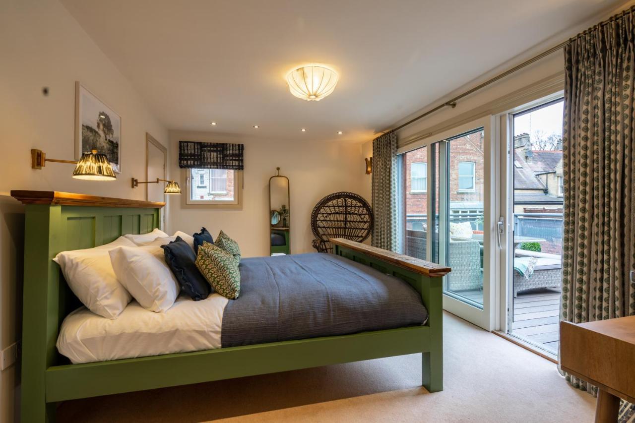 Blake Mews York Luaran gambar