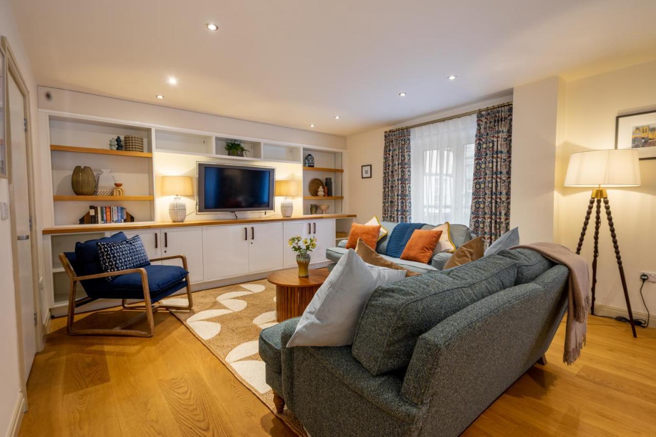 Blake Mews York Luaran gambar