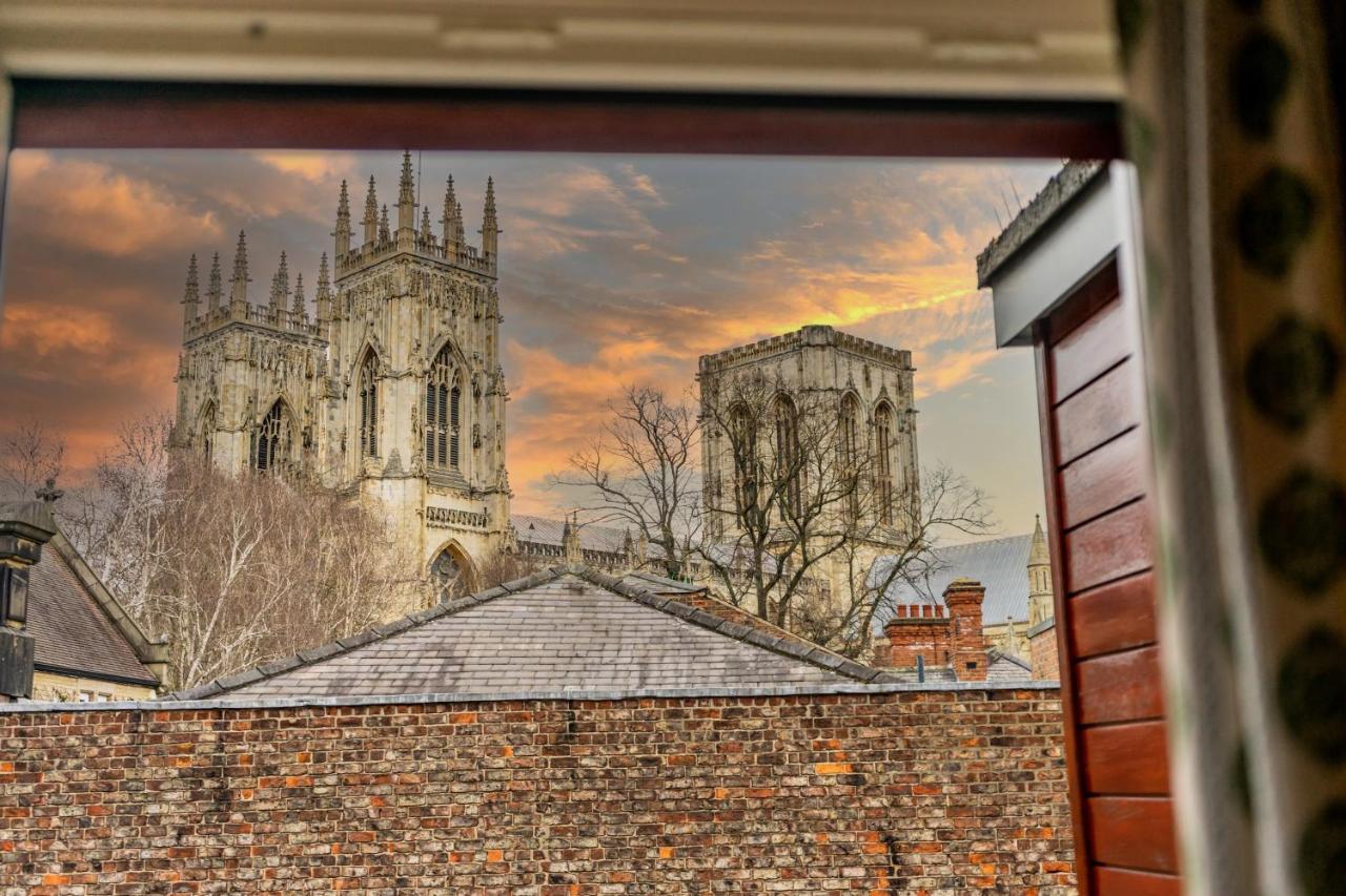 Blake Mews York Luaran gambar